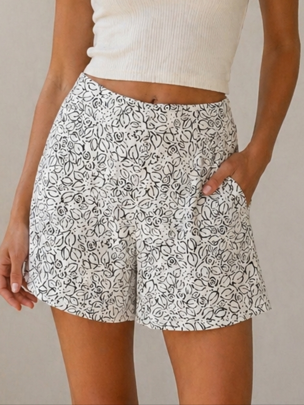 Robert Kitchen Black White Floral High Waist Lightweight Women's Shorts Size XL